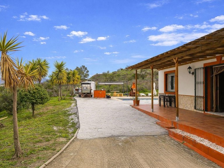 Villa for Sale in Coín, Malaga 9