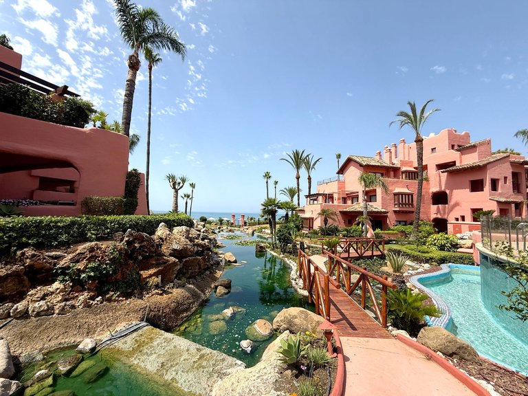 Apartment for Sale in New Golden Mile, Malaga 1