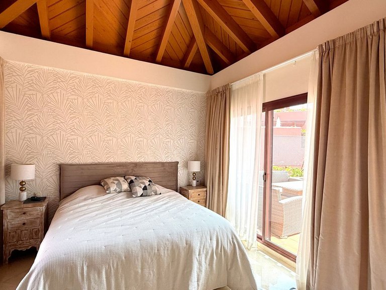 Apartment for Sale in New Golden Mile, Malaga 11