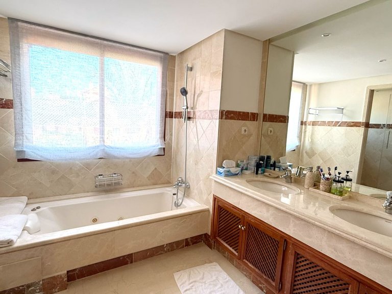 Apartment for Sale in New Golden Mile, Malaga 12