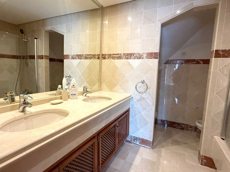 Apartment for Sale in New Golden Mile, Malaga 13