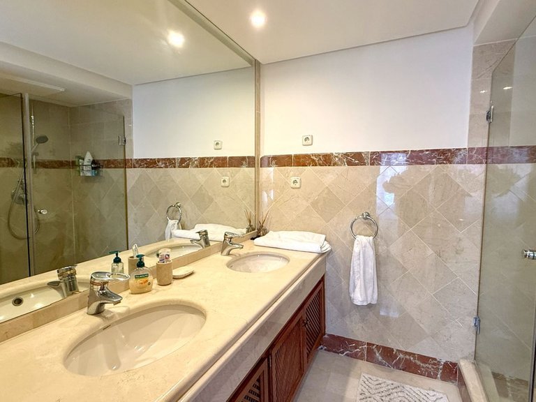 Apartment for Sale in New Golden Mile, Malaga 15