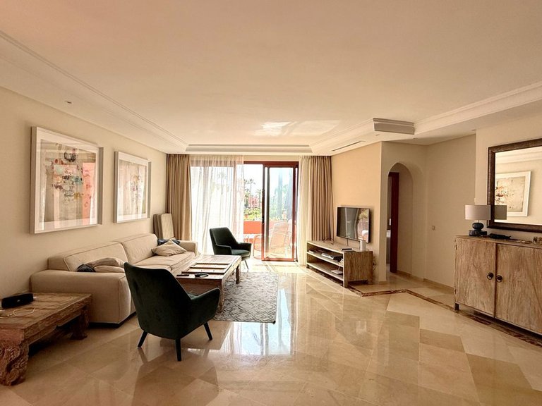 Apartment for Sale in New Golden Mile, Malaga 8