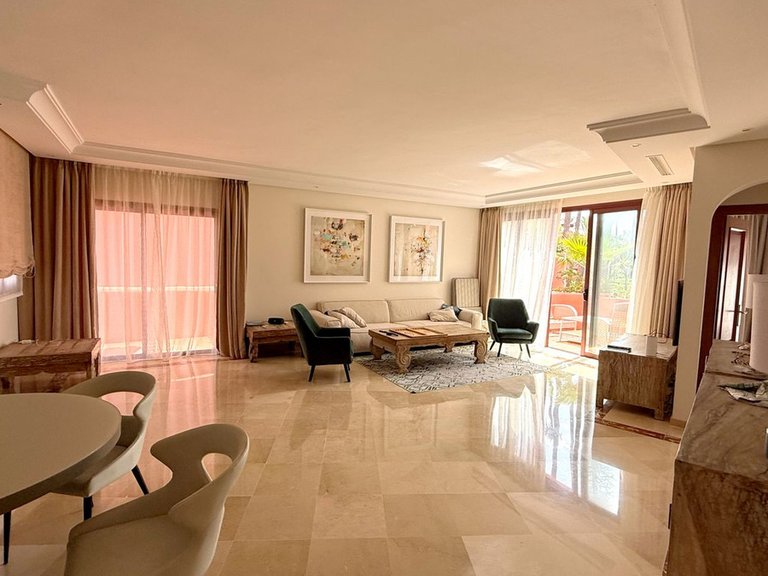 Apartment for Sale in New Golden Mile, Malaga 9