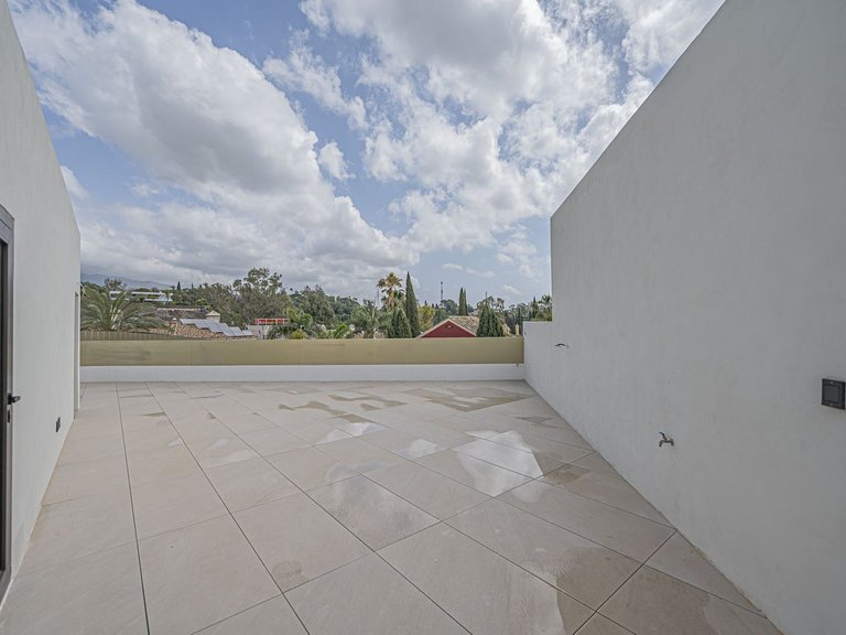 Apartment for Sale in The Golden Mile, Malaga 21