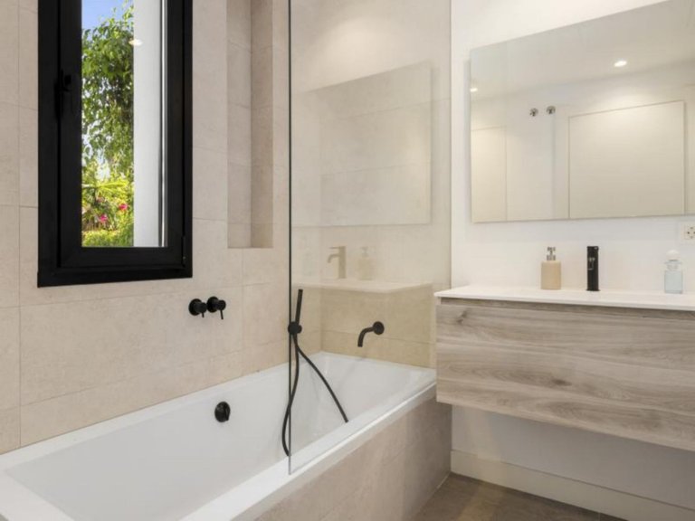 Villa for Sale in Marbesa, Malaga 26
