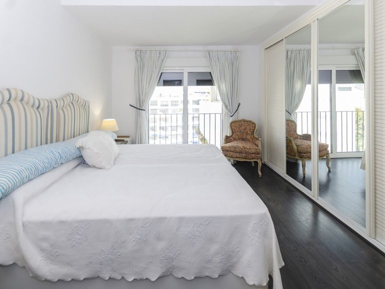 Villa for Sale in Puerto Banus, Malaga 15