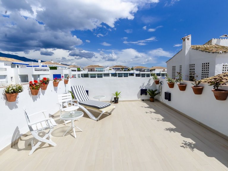Villa for Sale in Puerto Banus, Malaga 2