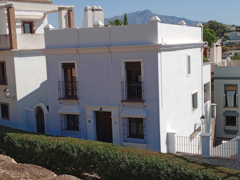Villa for Sale in Estepona, Malaga 1