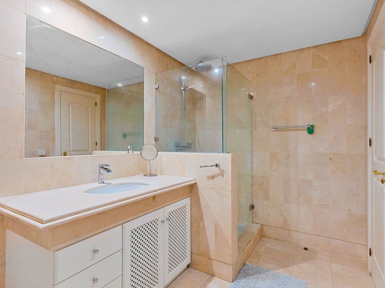 Apartment for Sale in Sierra Blanca, Malaga 15