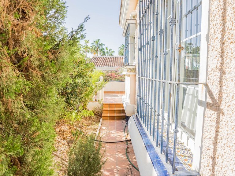 Villa for Sale in Fuengirola, Malaga 37