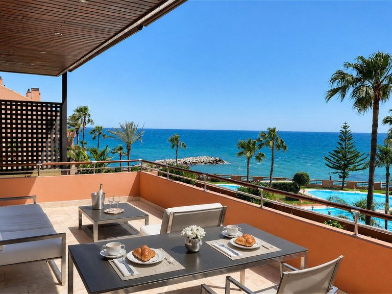 Apartment for Sale in Puerto Banús, Malaga 1