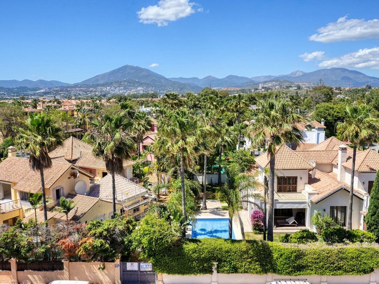 Apartment for Sale in Puerto Banús, Malaga 14