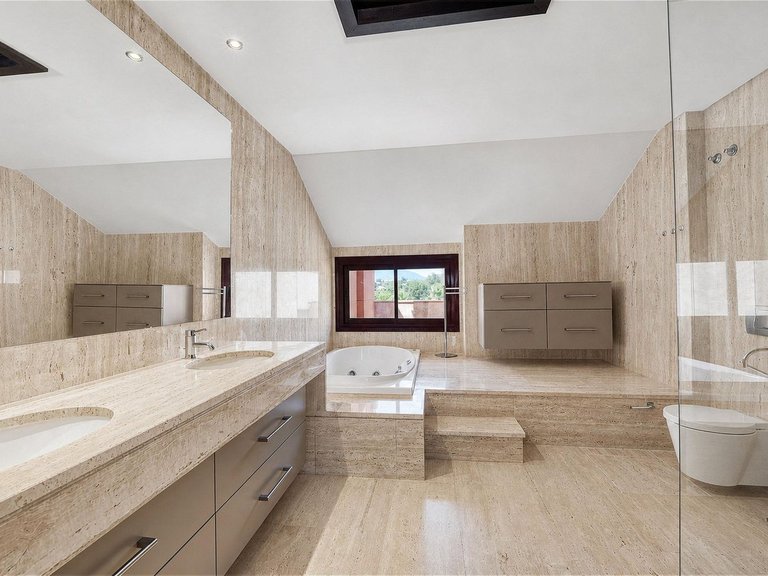 Apartment for Sale in Puerto Banús, Malaga 15