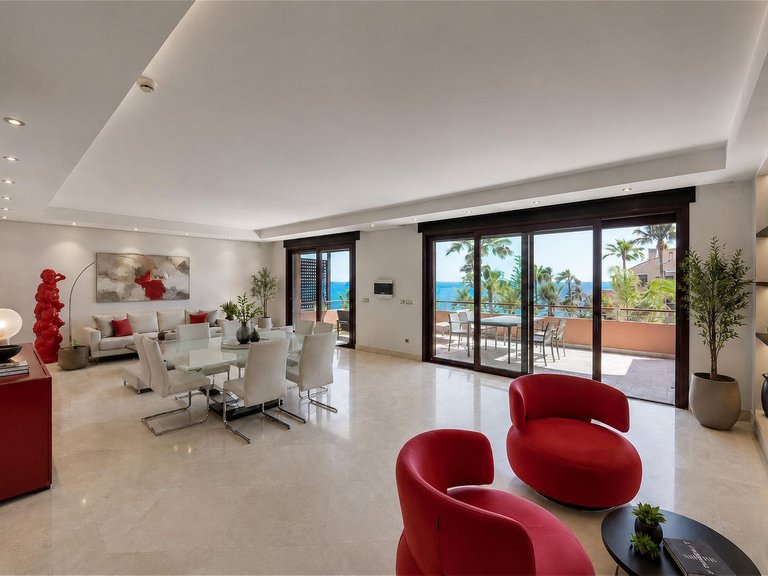 Apartment for Sale in Puerto Banús, Malaga 2