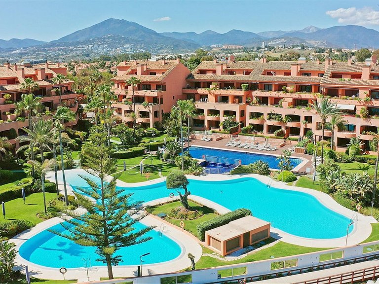 Apartment for Sale in Puerto Banús, Malaga 23