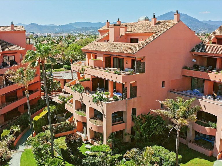 Apartment for Sale in Puerto Banús, Malaga 7