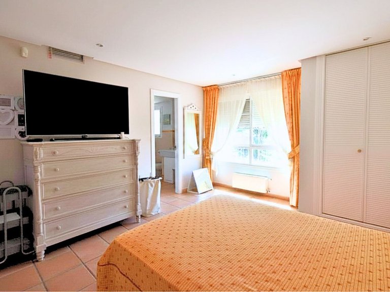 Villa for Sale in Guadalmina Alta, Malaga 11