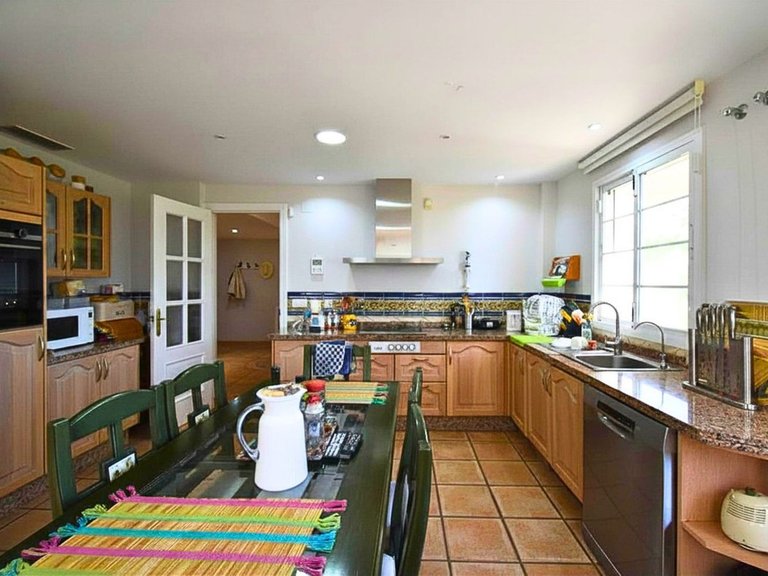 Villa for Sale in Guadalmina Alta, Malaga 16