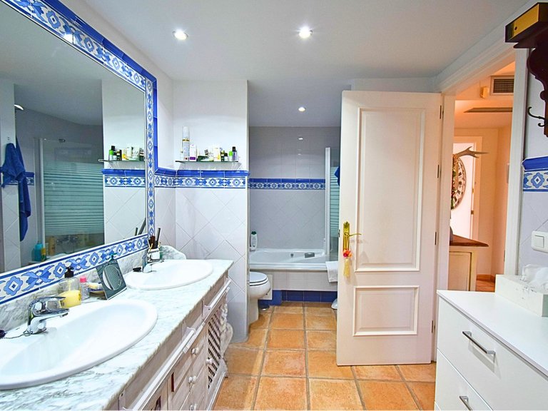 Villa for Sale in Guadalmina Alta, Malaga 18