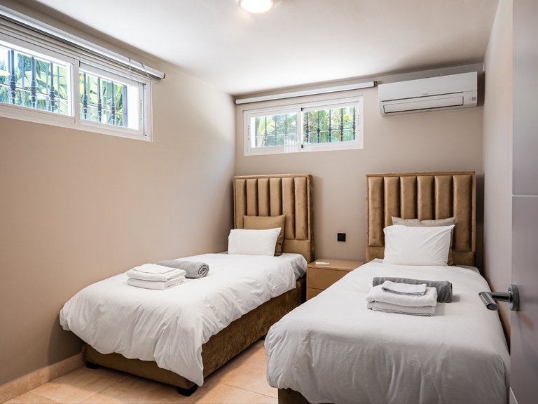 Villa for Sale in Nueva Andalucía, Malaga 37