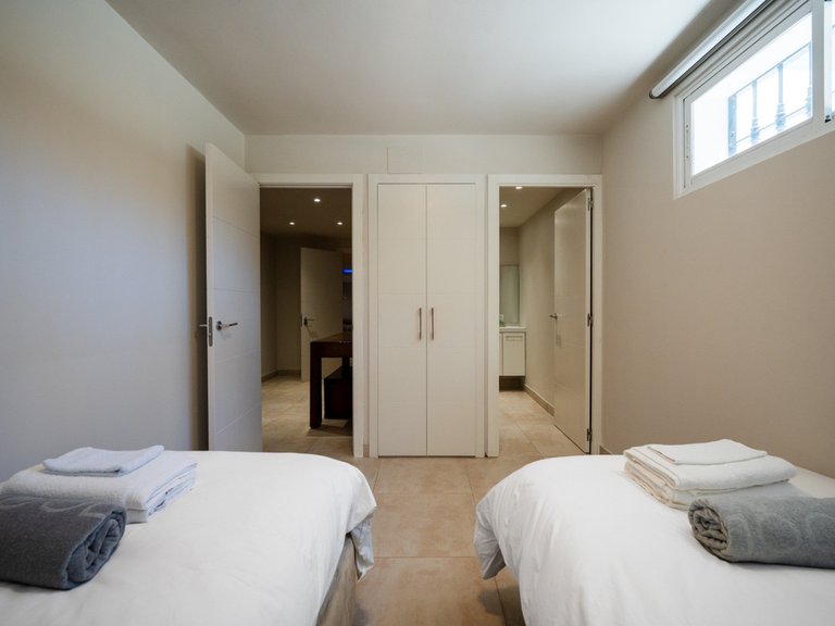 Villa for Sale in Nueva Andalucía, Malaga 38