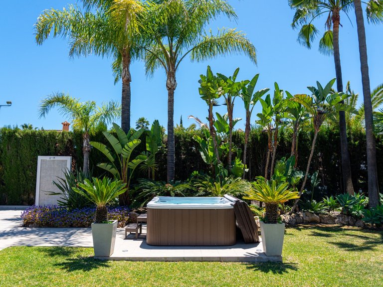 Villa for Sale in Nueva Andalucía, Malaga 48