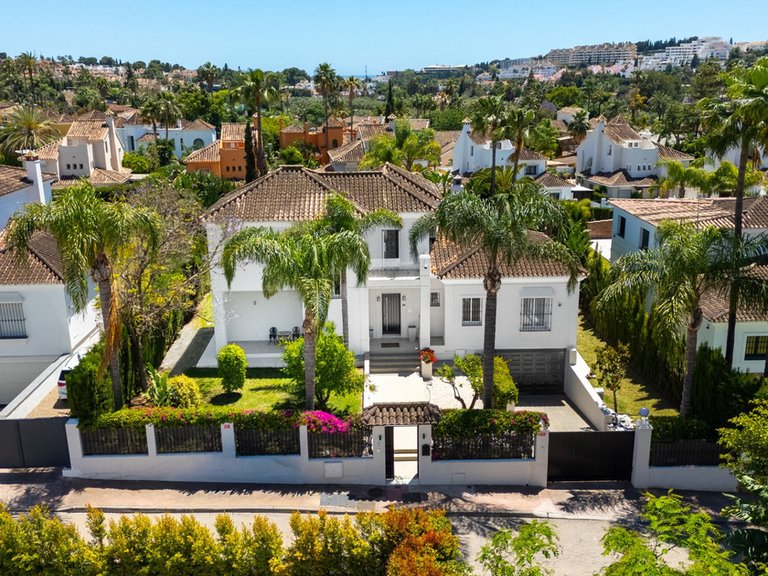 Villa for Sale in Nueva Andalucía, Malaga 54