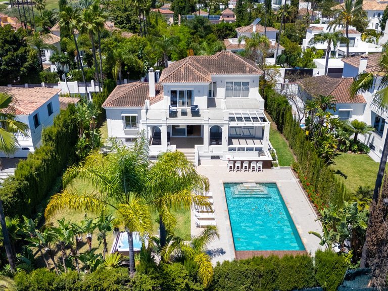 Villa for Sale in Nueva Andalucía, Malaga 56