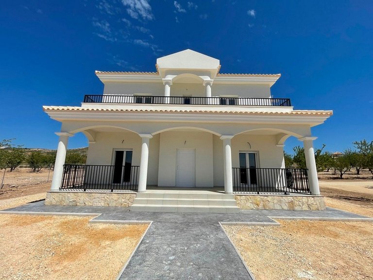 Villa for Sale in Pinoso, Alicante 5