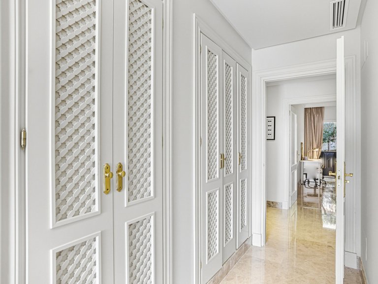 Apartment for Sale in Nueva Andalucía, Malaga 15