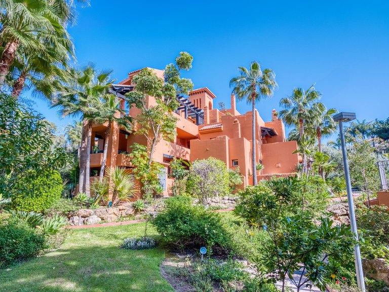Apartment for Sale in Nueva Andalucía, Malaga 16