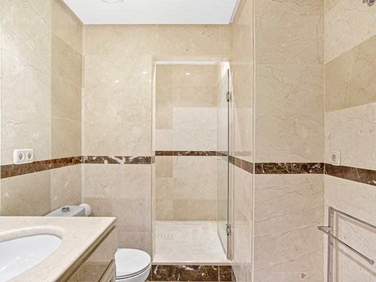 Apartment for Sale in Nueva Andalucía, Malaga 24