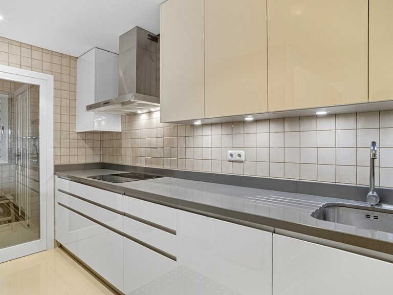 Apartment for Sale in Nueva Andalucía, Malaga 9