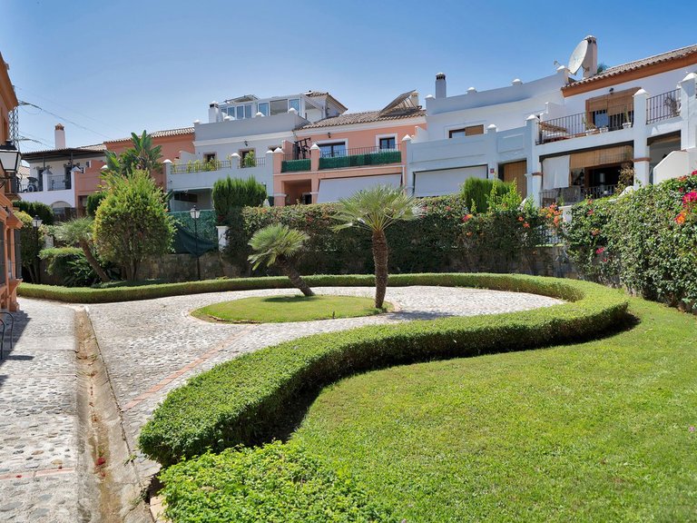 Villa for Sale in Estepona, Malaga 1