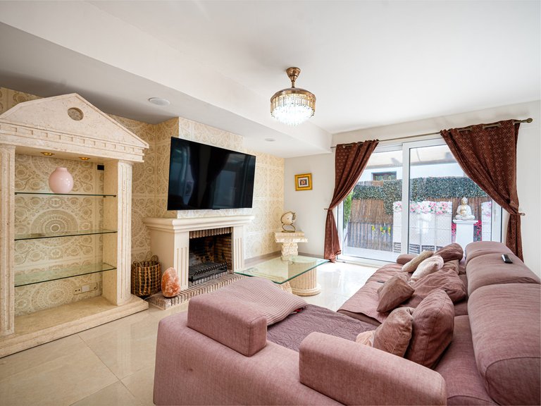 Villa for Sale in Estepona, Malaga 11