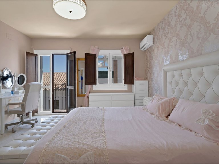 Villa for Sale in Estepona, Malaga 14