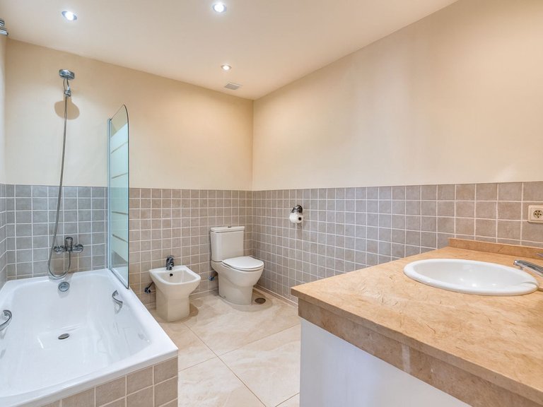 Villa for Sale in Estepona, Malaga 16