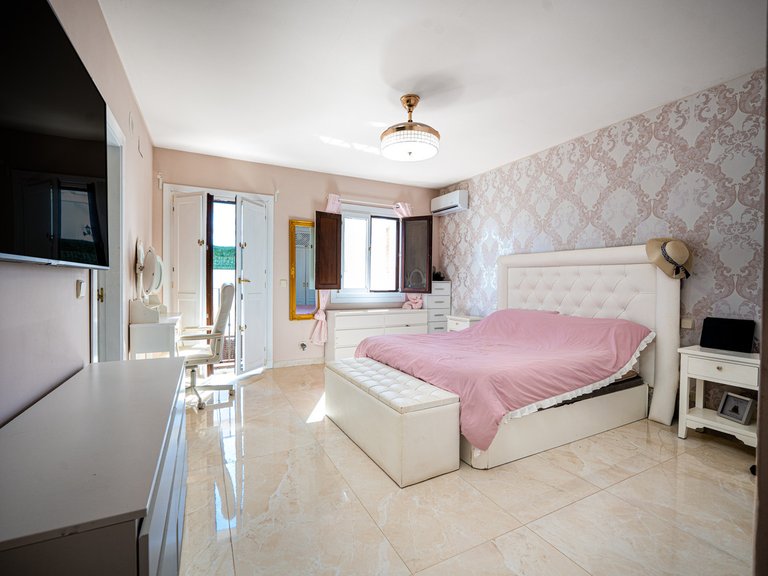 Villa for Sale in Estepona, Malaga 5