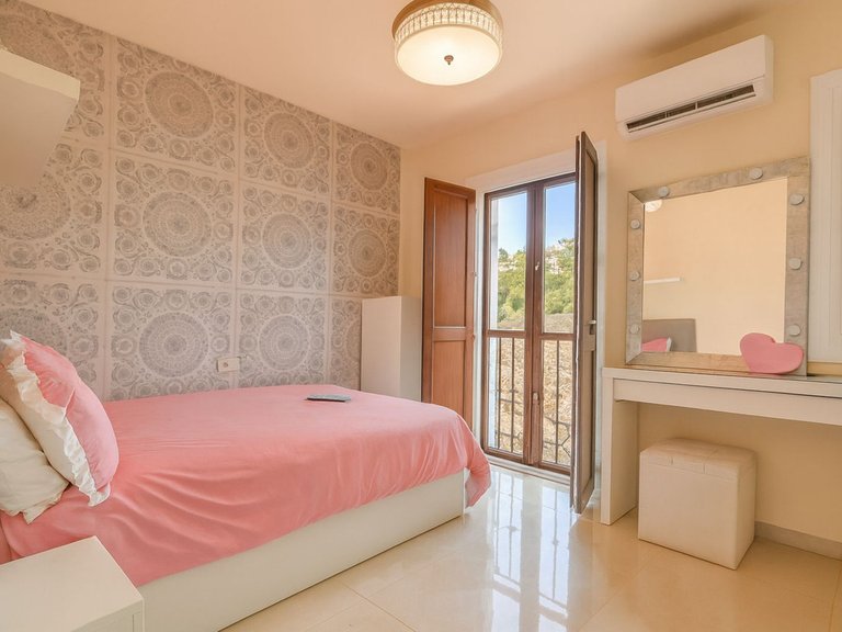 Villa for Sale in Estepona, Malaga 8