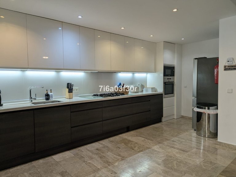 Apartment for Sale in San Pedro De Alcántara, Malaga 8