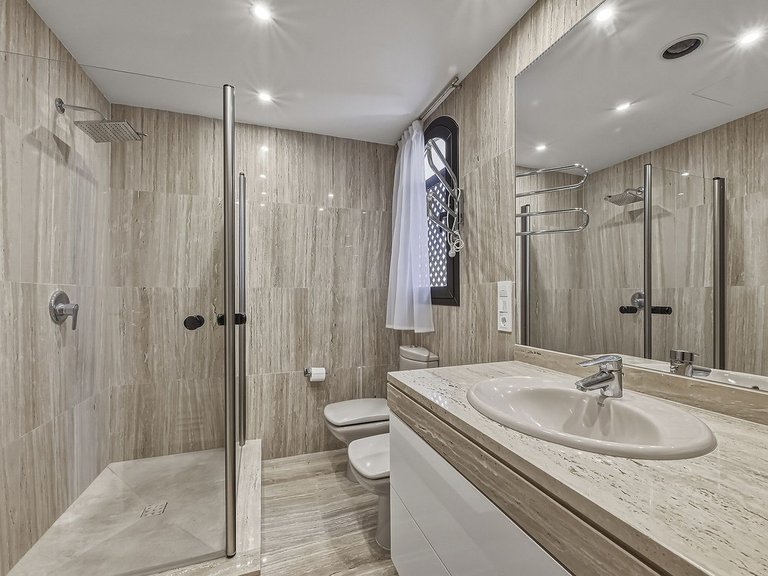 Villa for Sale in Bahía De Marbella, Malaga 19
