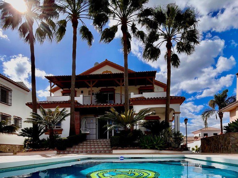 Villa for Sale in Alhaurín El Grande, Malaga 1