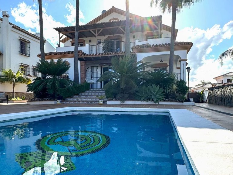 Villa for Sale in Alhaurín El Grande, Malaga 25