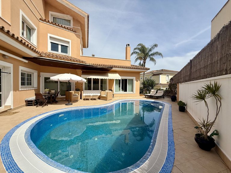 Villa for Sale in Playamar, Malaga 84
