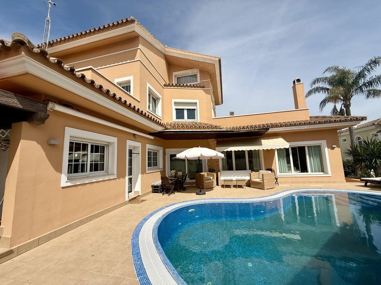 Villa for Sale in Playamar, Malaga 85