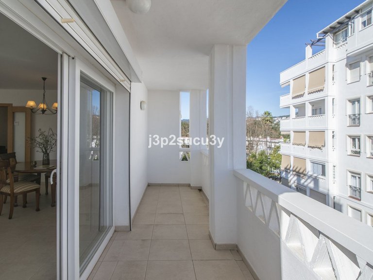 Apartment for Sale in Nueva Andalucía, Malaga 13