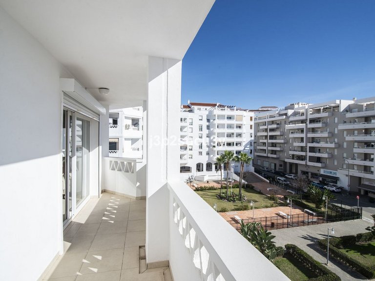Apartment for Sale in Nueva Andalucía, Malaga 14