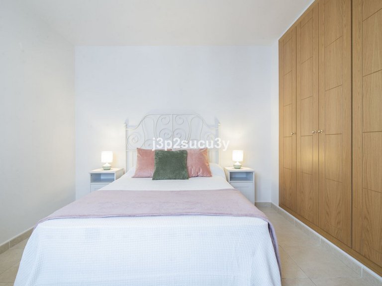 Apartment for Sale in Nueva Andalucía, Malaga 18