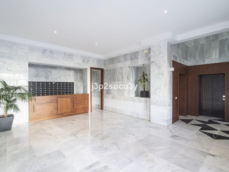 Apartment for Sale in Nueva Andalucía, Malaga 27